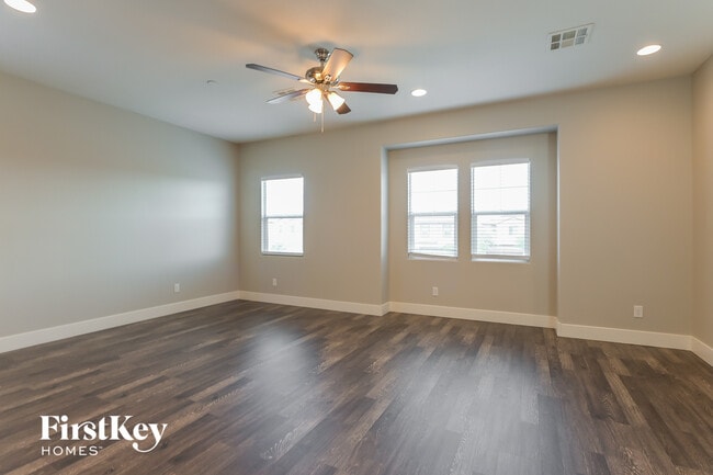 Photo - 868 N Water St