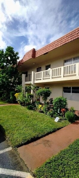 Photo - 2 2 Abbey Ln