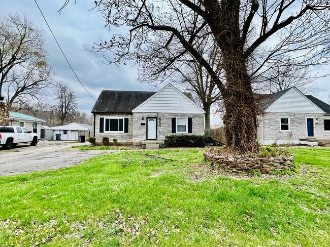 Photo - Four Bedroom off Dixie Highway House