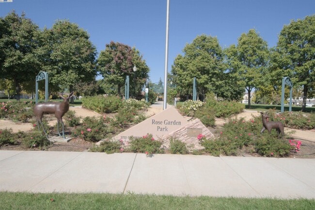 Photo - 1612 Marina Way