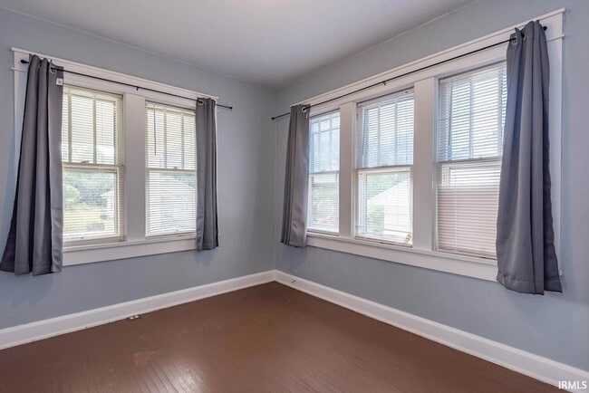 Photo - 204 S Clark St