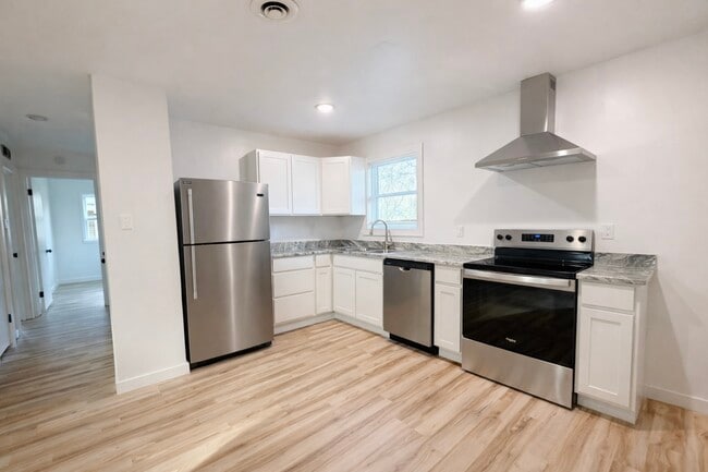 Photo - 2122 Sun Cir