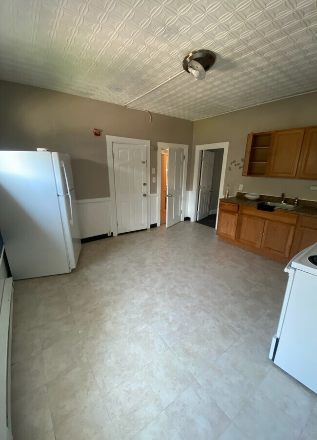 Building Photo - 59 Foster St Unit 2