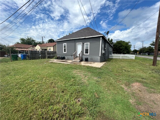 Photo - 400 Symes St