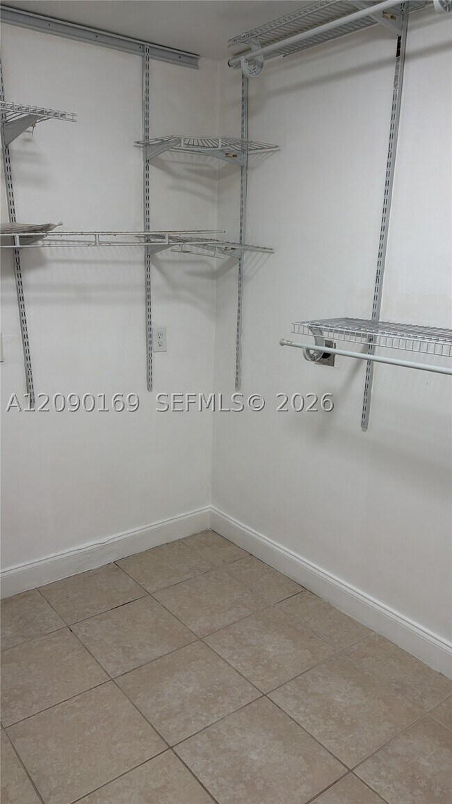 28 SW 8th St Unidad 2