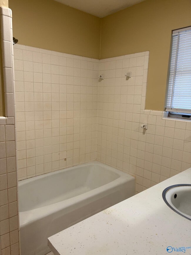 Photo - 4 Cloverleaf Dr Unit 4