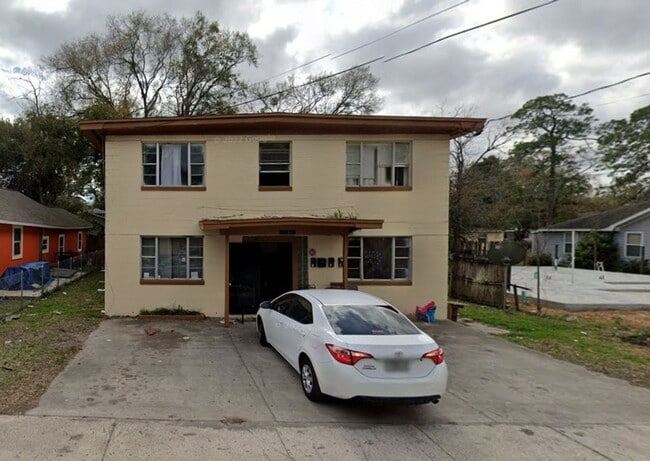 Building Photo - 1584 W 31st St Unit #3