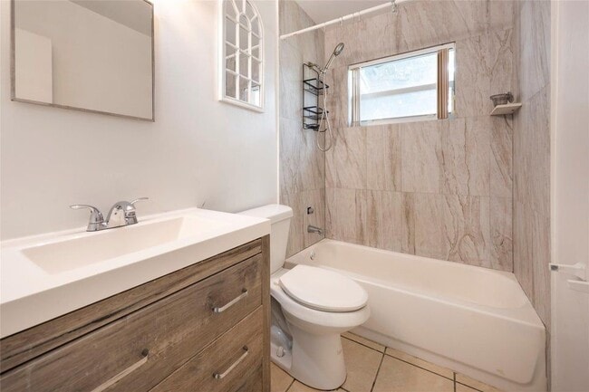 Photo - 6170 Southwest 43rd Street, # 1-2 Unidad # 1-2