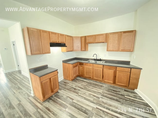 Photo - 994 N 7th St