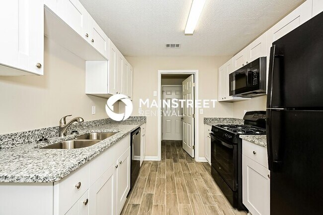 Photo - 3 Bedroom Pet-Friendly Home in Jonesboro, GA with Main Street Renewal