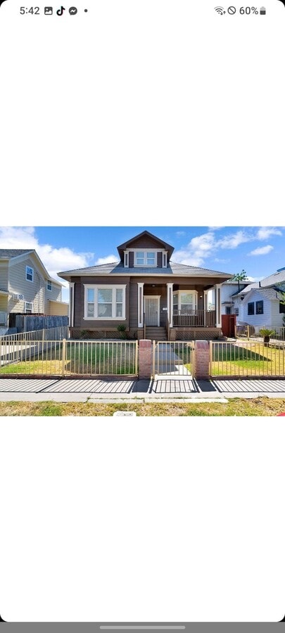 Photo - 220 N College Ave