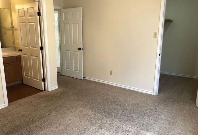 Photo - 1801 Sara Dr Unit B