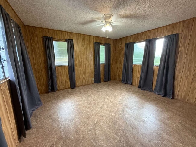 Cozy Detached 1BR/1BA Cottage in Pearl City – Private, Convenient, and Comfortable