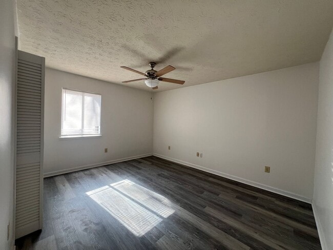 Photo - **FALL PRELEASING** Spacious 1/1 within walking distance to campus and downtown! Unit 15
