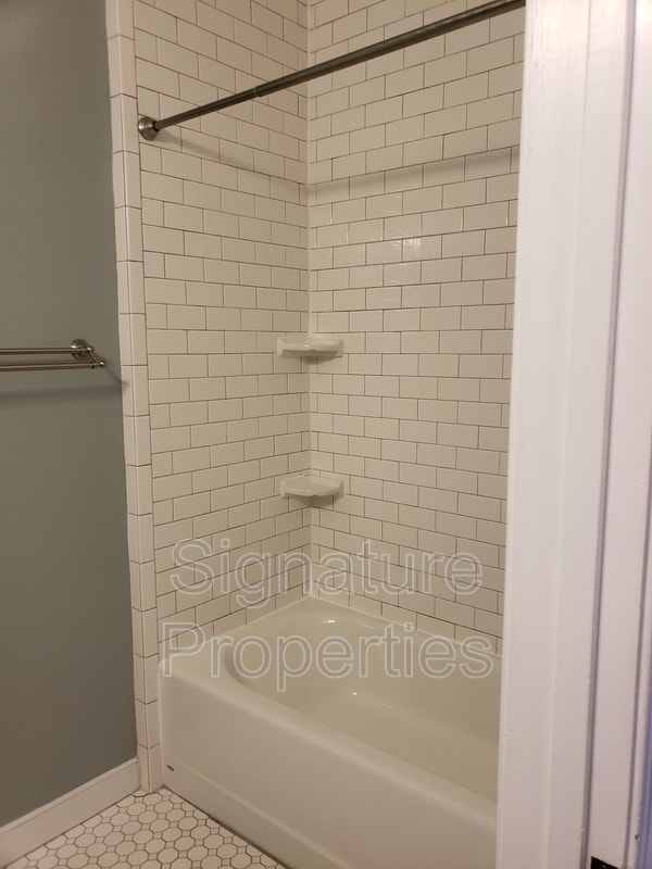 Photo - 303 W Clay St