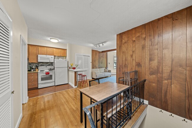 8 Wigglesworth St Unit 3