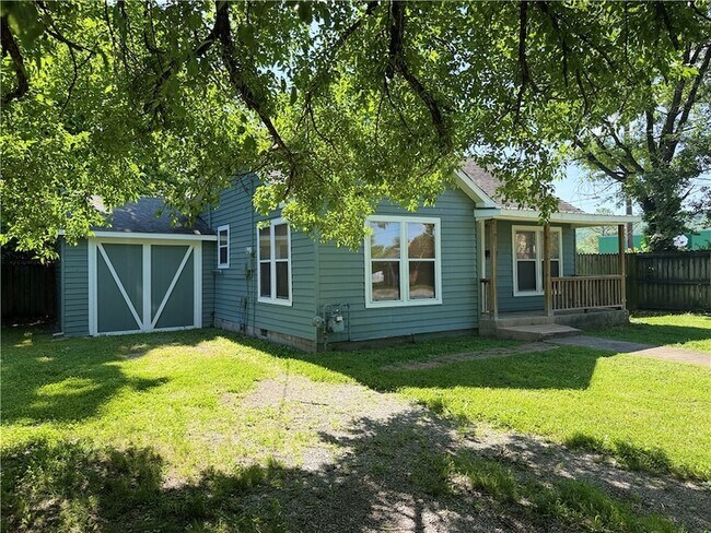 Photo - 1434 S W Ave