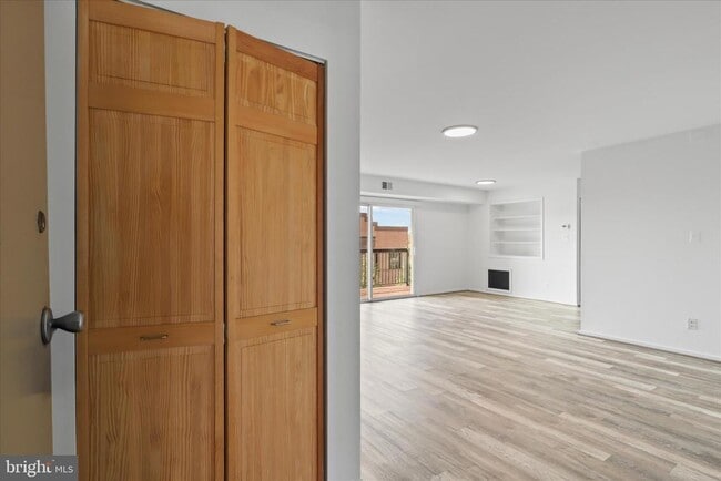 Photo - 214 Locust St SE Unidad 124