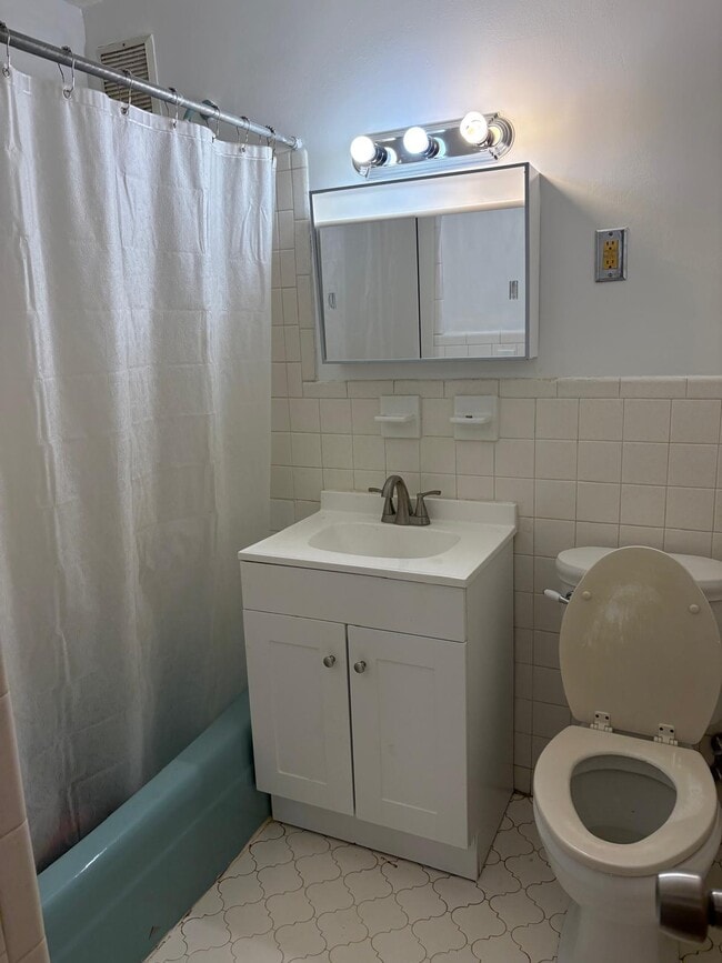 Building Photo - 712 N Broad St Unit 8D Rental