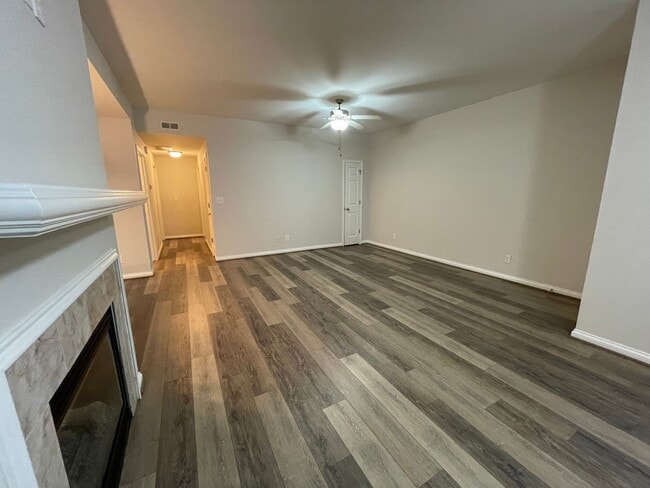 Photo - Beautiful 2 Bedroom Condo off of Shelbyvil...