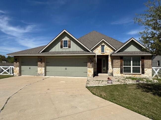 Building Photo - Beautiful Private Midway ISD Home
