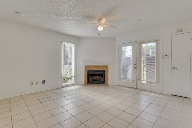 Photo - 9825 Walnut St Apartamento Unidad M103