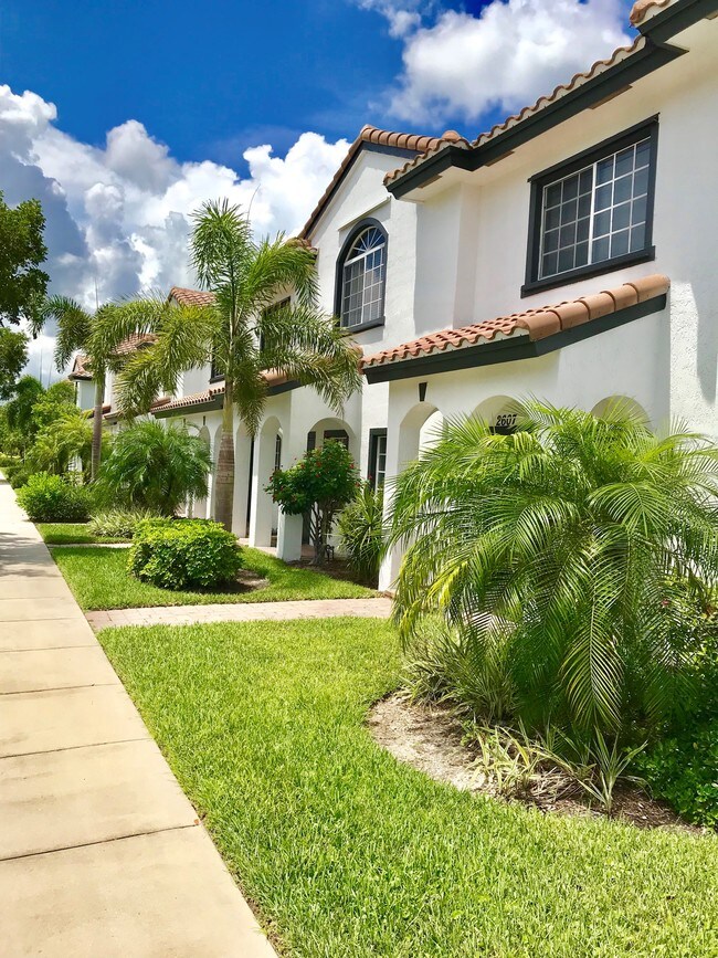 Amberton Luxury Townhomes For Rent in Naples, FL