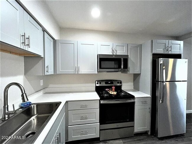 Photo - 1130 E Grovers Ave Unit 2