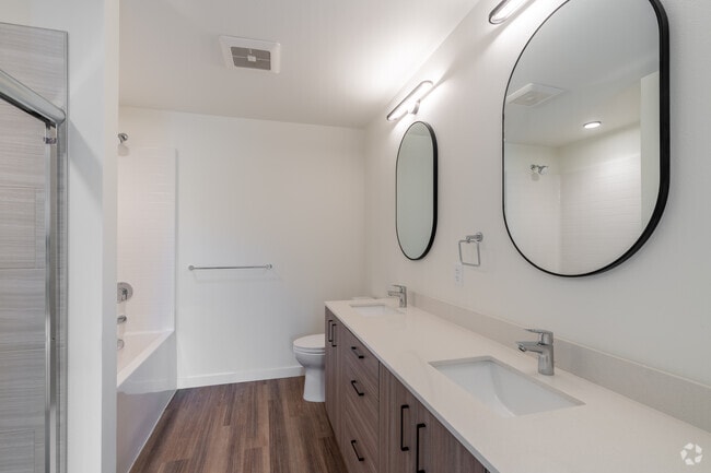 3BR, 3BA - 2,062SF - Primary Bathroom