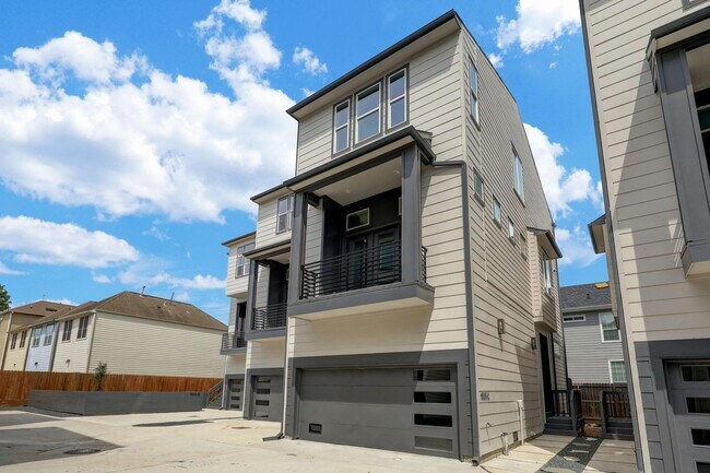 Photo - For Lease | 3 Bed, 3.5 Bath | 2,139 Sq Ft | Timber Heights Village |