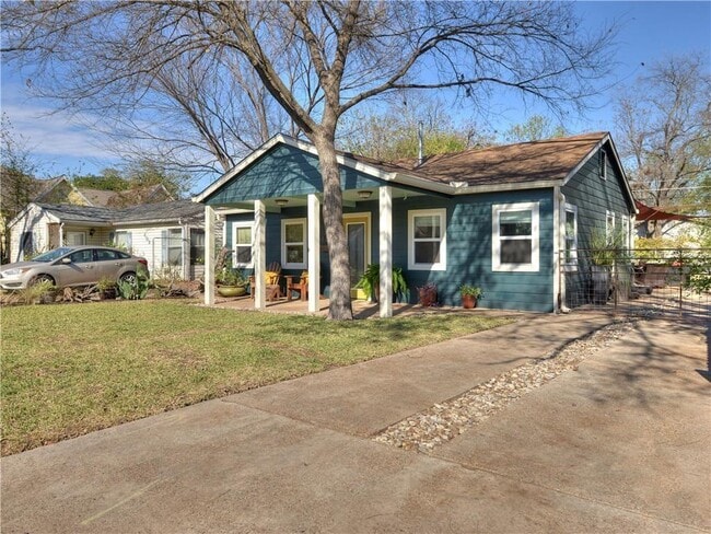Photo - 400 Zennia St