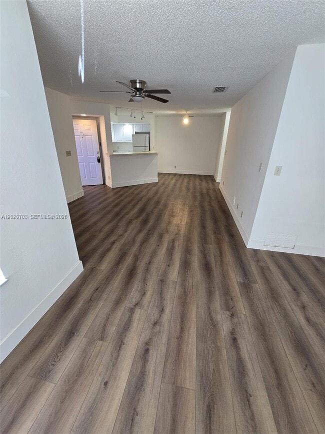 Building Photo - 3340 Pinewalk Dr N Unit 1518