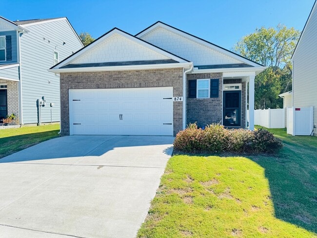 Building Photo - FOR LEASE- ONE LEVEL, SINGL-FAMILY HOME IN...