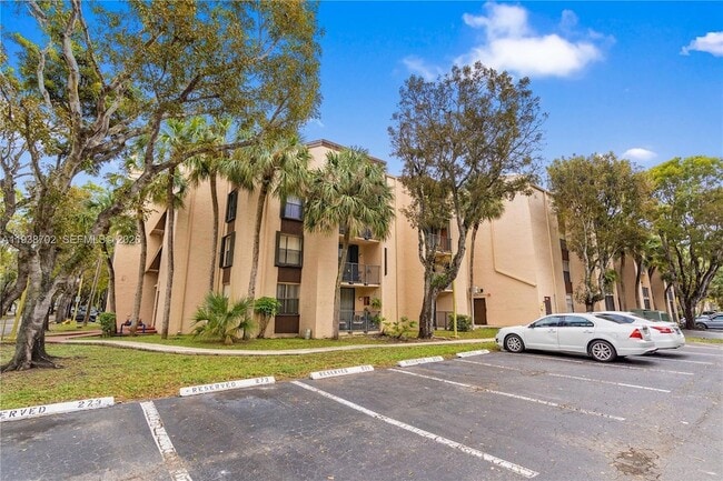 Building Photo - 14301 N Kendall Dr Unit 107B