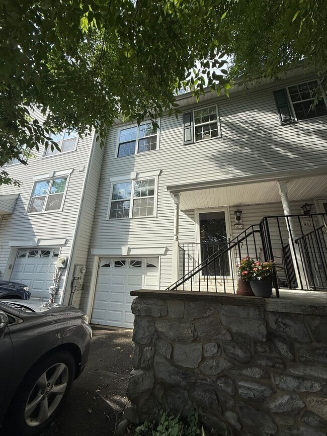 4614 Louise St Claire Dr