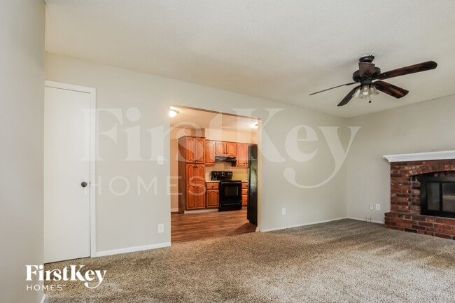 Photo - 706 N Redwood Dr