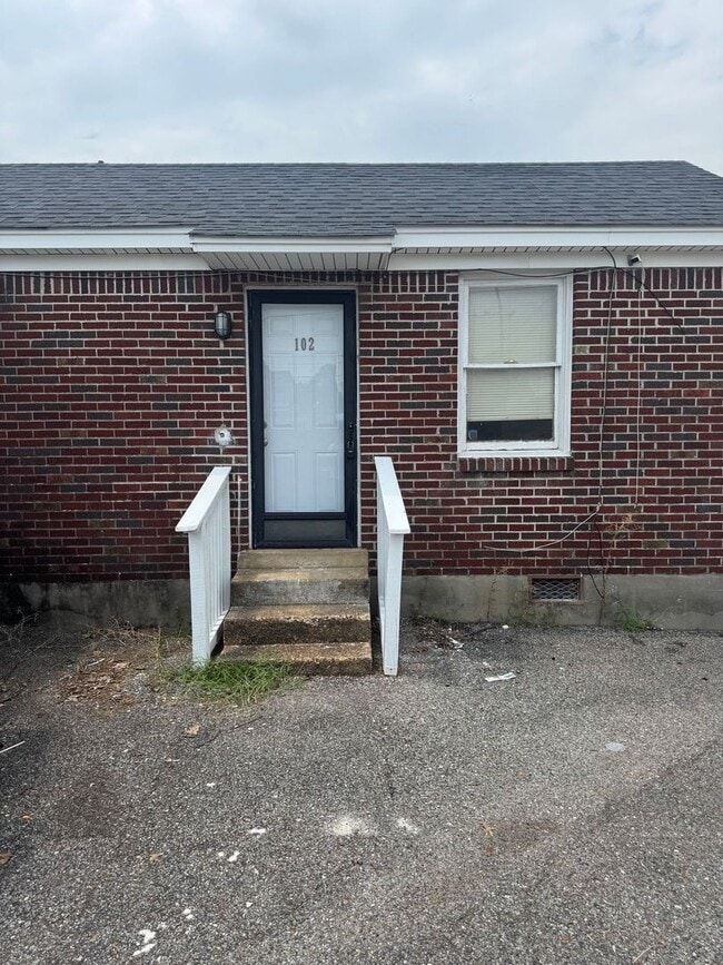 Building Photo - 3476 Spottswood Ave Unit 102