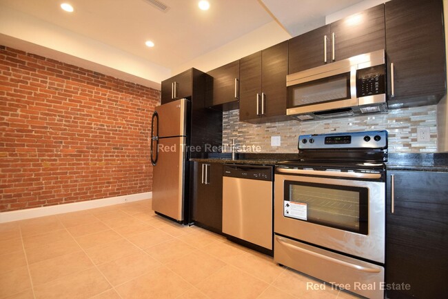Building Photo - 1163 Beacon St Rental