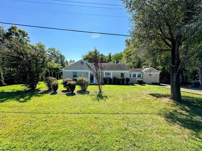 Building Photo - Rambler in the Town of La Plata Rental
