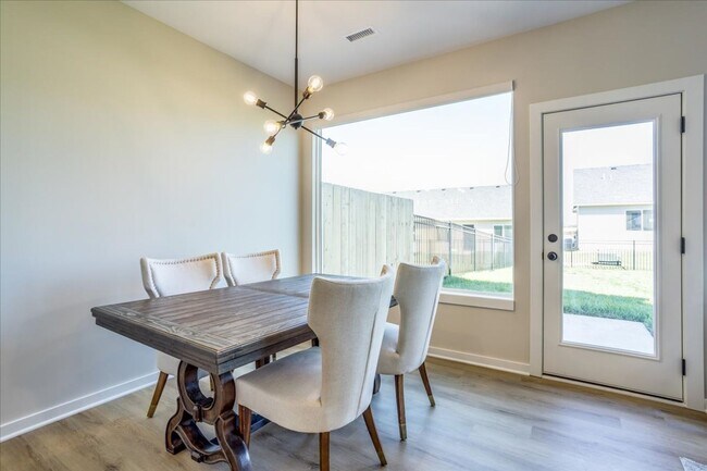 Photo - Fox Creek-Tracy Plan MODEL (NOT FOR RENT)