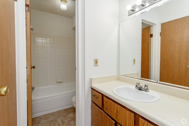 1BR, 1BA - 717 SF