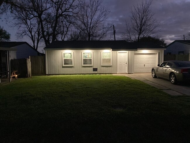 Photo - 2627 32nd Ave N