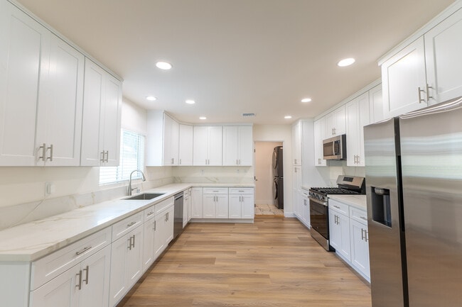 Kitchen - 10342 Dempsey Ave