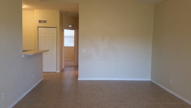 Photo - Bellasol 4117-121 Unit 4117 Bellasol Circle, 121