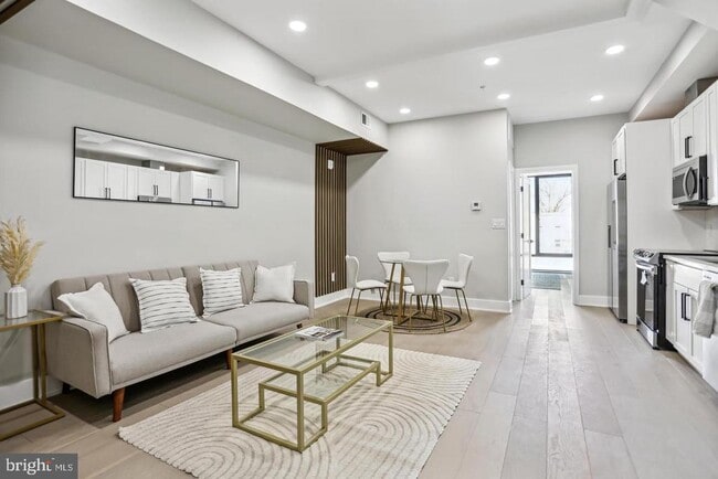 Photo - 611 Kennedy St NW Unit 402