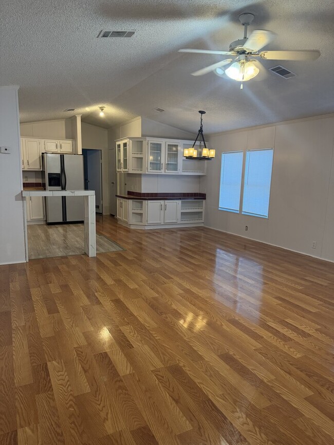 Photo - 4222 Live Oak Ln