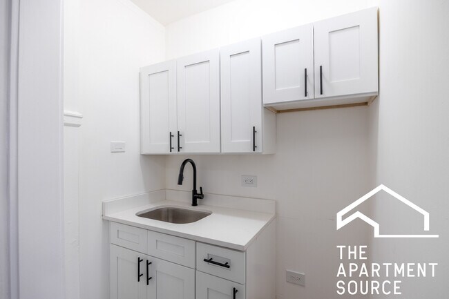 Photo - 6930 N Greenview Ave Unit 404