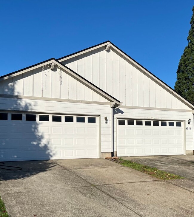 Building Photo - Fontana Duplexes Unit 4985