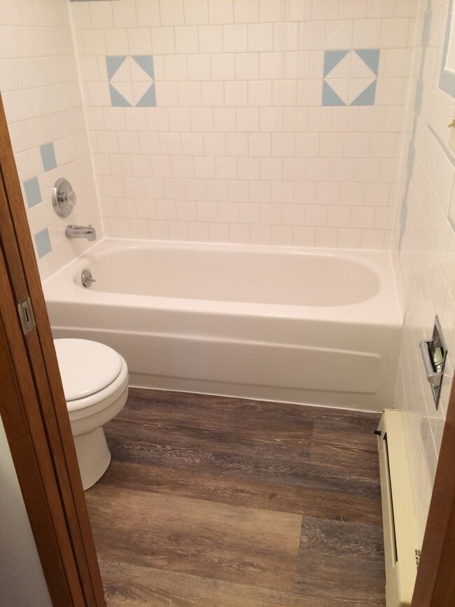 Bath - 1303 W 13th Ave Unit 8