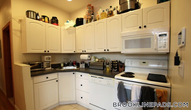 Building Photo - 1801 Beacon St